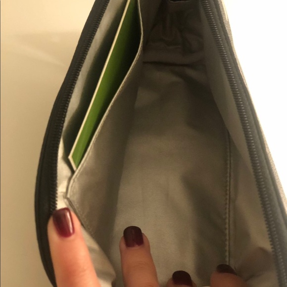 New Kate Spade poka- dot purse - Picture 5 of 5